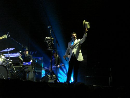 The lead singer of Serj Tankian looked a bit like 'Borat', they were good...I like… high five. Nottingham (2007)