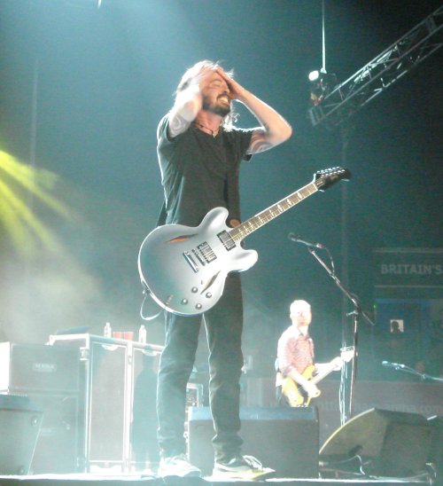 Dave Grohl feels the rush! Nottingham (2007)