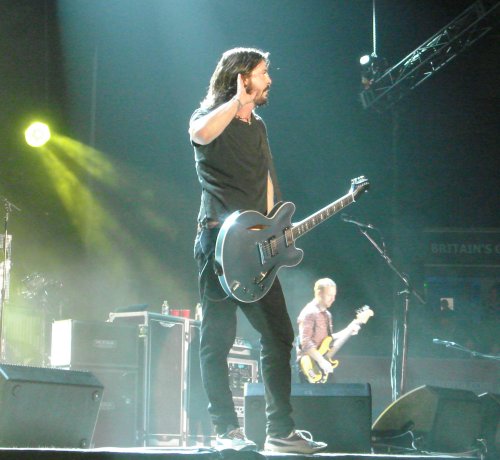 Playing loud music for years has made Dave Grohl a little hard of hearing eh, what's that, what ya say? Nottingham (2007)