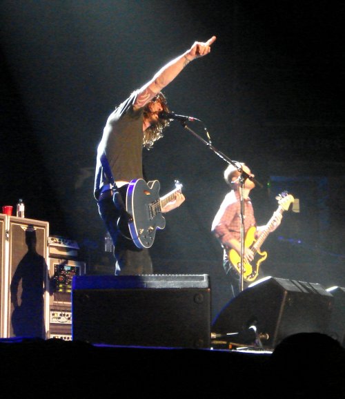 Dave Grohl sees something up in the air everybody look. Nottingham (2007)