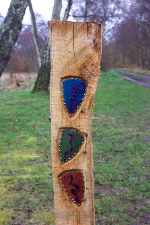 A few highly creative badges embossed in to a post, produced by some talented local school children no doubt, Sherwood Forest (2006)