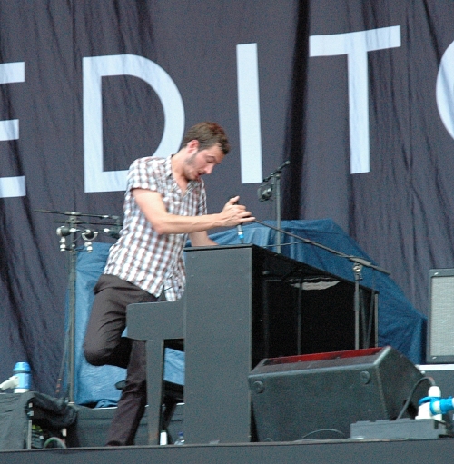 Tom Smith has a bash on the piano. Manchester (2008)