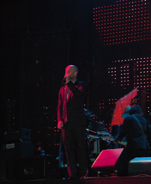 Michael Stipe in a nice suit. Manchester (2008)