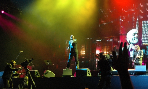 Michael Stipe is surrounded by pretty lighting. Manchester (2008)