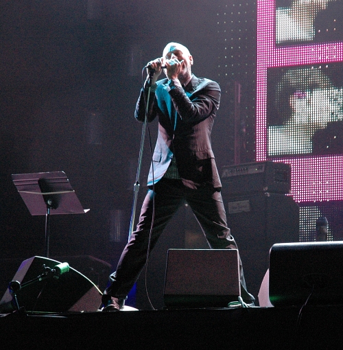 Michael Stipe in a purple suit with purple lighting. Manchester (2008)