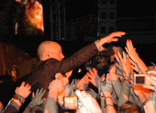 Michael Stipe reaches out to his followers! Manchester (2008)