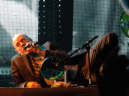 It's been a tough tour so Michael Stipe had a 5 minute lie down. Manchester (2008)