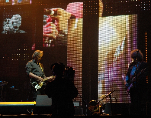 Peter Buck and the support guitarist play their guitars. Manchester (2008)