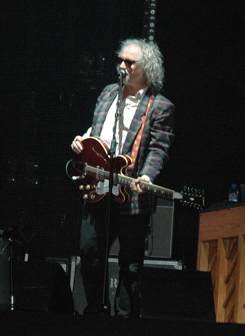 The support guitarist for R.E.M. has his moment in the spot light. Manchester (2008)