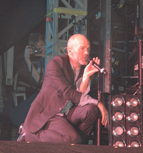 Michael Stipe settles down to tell us all a nice bed-time story. Manchester (2008)