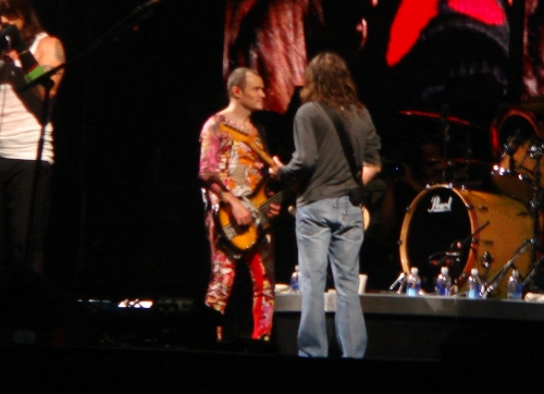 Flea and John do some improvised guitar playing, Derby (2006)