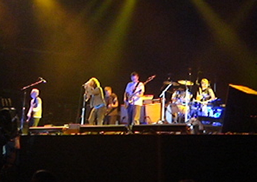 Pearl Jam finally take to the stage and play lots of classic songs like Alive, Jeremy, Rear View MirrorReading (2006)