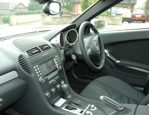 Cruise control, satellite navigation, DVD player, individual passenger climate control all creates a nice driving experience. Sutton-In-Ashfield (2007)