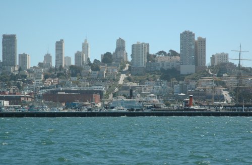 The view of the town from the tourist boat. San Francisco (2007)