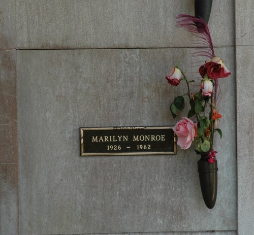 Some flowers left for the iconic Norma Jeane Mortenson. Los Angeles (2007)