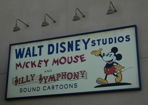 Mickey's looking a little pale. Maybe they ran out of skin coloured paint. Los Angeles (2007)