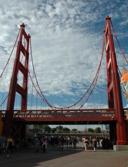 A smaller version of the Golden Gate Bridge. It's as tall as it is wide. Los Angeles (2007)