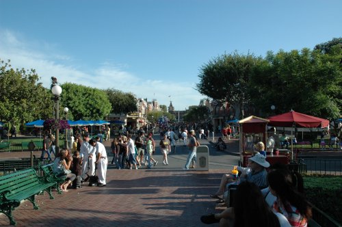 Some people taking a rest of all the Disney magic. Los Angeles (2007)