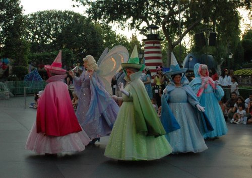 The Disneyland parade begins with Cinderella. Los Angeles (2007)