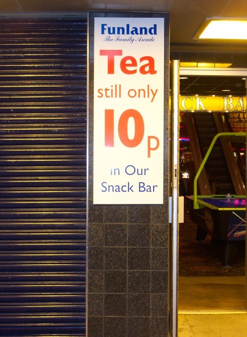 A nice cup of tea for the amazing price of 10p! By coincidence, it also costs 10p to use the public toilets. Someone is making a good profit there. Blackpool (2006)